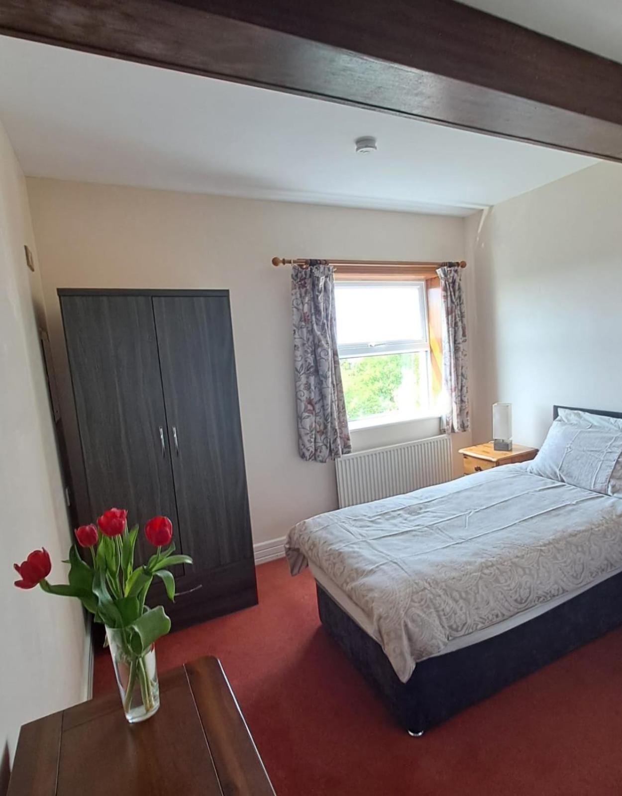 バンベッグ Teach Hudi Beag Bed & Breakfast エクステリア 写真
